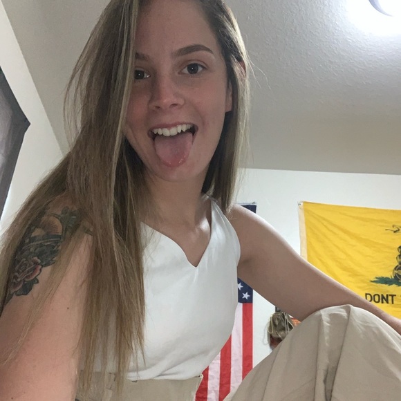 Meet your Posher, Sienna - Picture 4 of 8